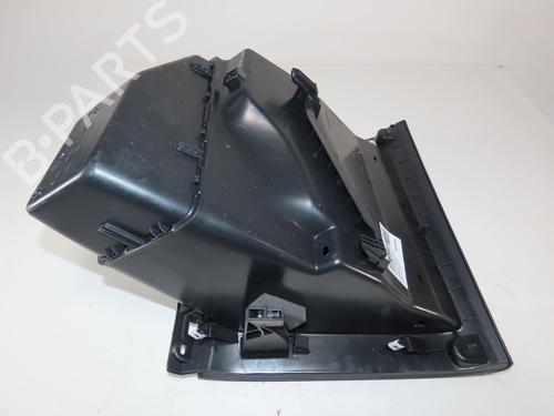 Used Glove box CITROËN C3 III (SX) 1.5 BlueHDi 100 (SXYHYP, SXYHTU) (102 hp) 32873401