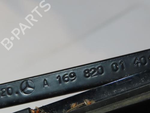 Used Front windshield wiper arm MERCEDES-BENZ A-CLASS (W169) A 160 (169.031, 169.331) (95 hp) 25796571