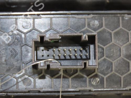 Used Left front window switch CITROËN C3 III (SX) 1.2 THP 110 (SXHNPS, SXHNZT, SXHNZ6) (110 hp) 31634650