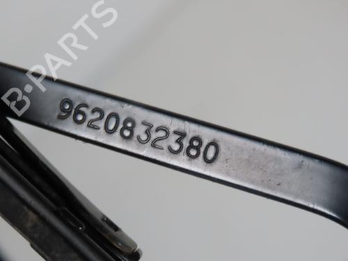 Used Front windshield wiper arm PEUGEOT 106 II (1A_, 1C_) 1.4 i (75 hp) 30691280