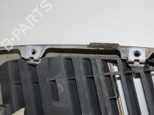Used Grille MERCEDES-BENZ C-CLASS (W202) C 200 CDI (202.134) (102 hp) 30164718