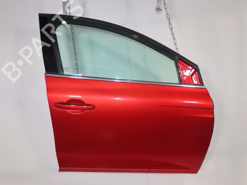 right-front-door-renault-megane-iv-hatchback-b9amn_-2015-35936031 main image