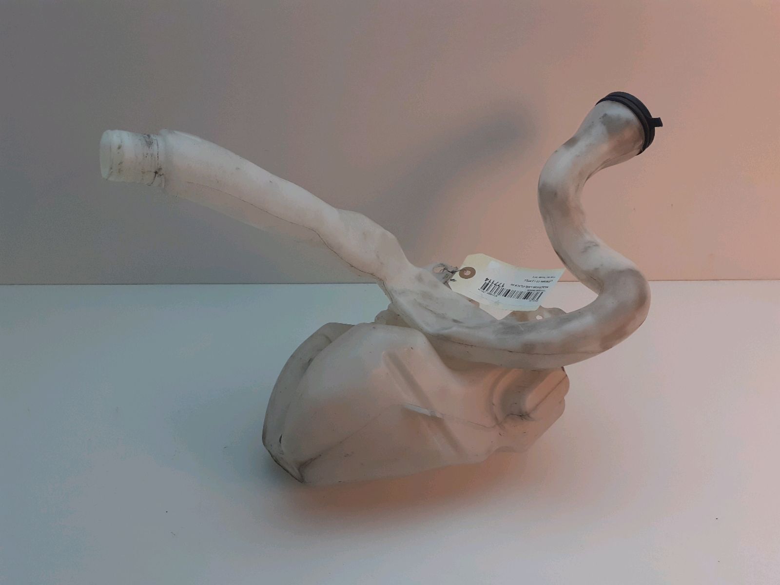 Windscreen washer tank CITROËN C3 Picasso (SH_) 1.2 THP 110 9025490 B