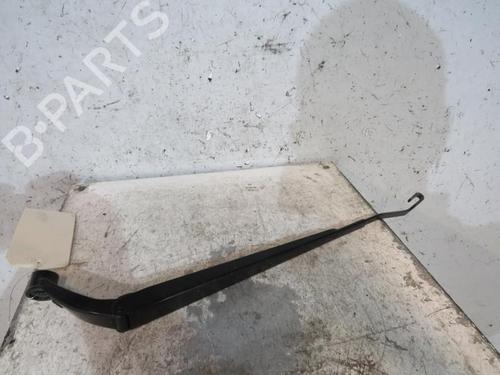 Used Front windshield wiper arm TOYOTA COROLLA (_E12_) 1.4 D (NDE120_, NDE120R) (90 hp) 25066923