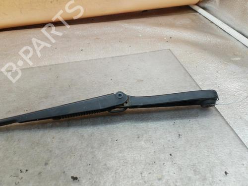 Used Front windshield wiper arm AUDI A1 Sportback (8XA, 8XF) 1.6 TDI (90 hp) 25105324