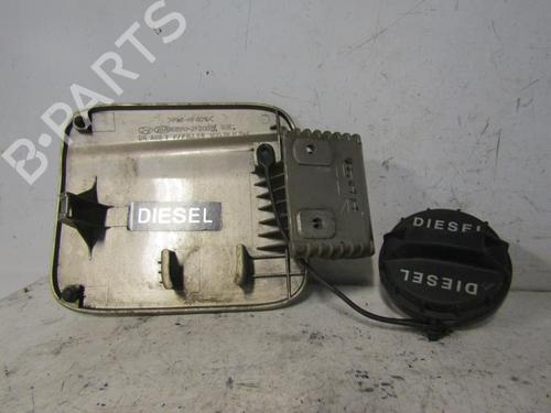 Fuel flap KIA CERATO I Hatchback (LD) 2.0 CRDi | BP25068869C131 