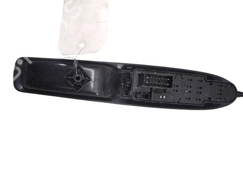 Interrupteur de vitre avant gauche DS DS 3 (SA_) 1.2 THP 110 / PureTech 110 (SAHNPS, SAHNZ6, SAHNZT) (110 hp) 33028786