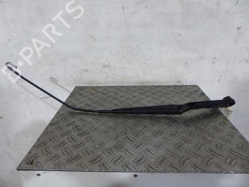 Used Front windshield wiper arm NISSAN JUKE (F15) 1.5 dCi (110 hp) 25065164