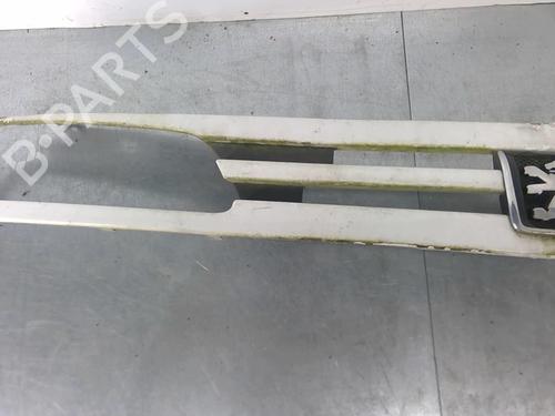 Used Grille PEUGEOT 806 (221) 2.1 td 12V (109 hp) 25062922
