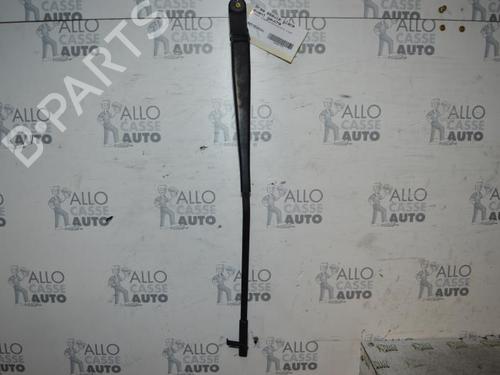 Used Front windshield wiper arm PEUGEOT 407 (6D_) 2.0 HDi 135 (6DRHRH, 6DRHRE, 6DRHRG, 6DRHRJ) (136 hp) 25097662