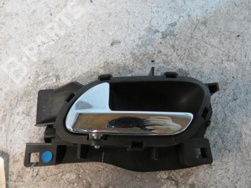 Used Front left interior door handle Front left interior door handle PEUGEOT 407 (6D_) 2.0 HDi 135 (6DRHRH, 6DRHRE, 6DRHRG, 6DRHRJ) (136 hp) 10606337 10606337