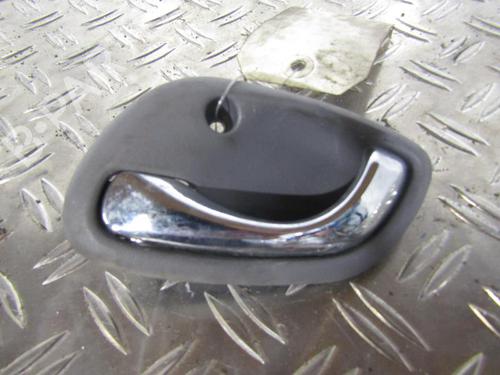 Venstre foran invendig håndtak OPEL AGILA (A) (H00) 1.2 16V (F68) (75 hp) 25096052