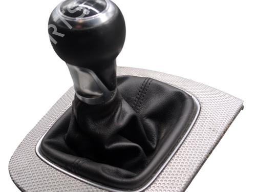 Pookknop AUDI Q3 (8UB, 8UG) 2.0 TDI (140 hp) 32321471