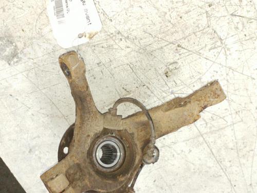 Used Left front steering knuckle DACIA SANDERO 1.4 (BS0C, BS0A, BS0G, BS1F, BS0E) (75 hp) 25089600