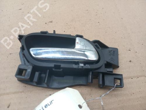 Used Front right interior door handle Front right interior door handle 25101335 25101335