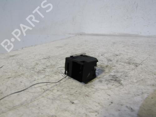 Used Right front window switch VW BORA I (1J2) 1.9 TDI (110 hp) 25068620
