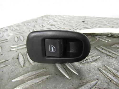Used Right rear window switch Right rear window switch SEAT LEON (1M1) 1.9 TDI (110 hp) 10589675 10589675