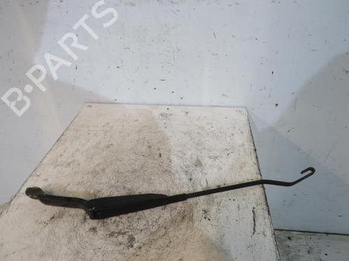 Used Front windshield wiper arm RENAULT CLIO II Hatchback Van (SB0/1/2_) 1.5 dCi (SB07) (65 hp) 25070718