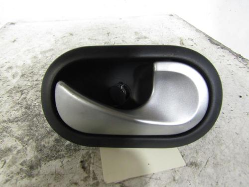 Used Front right interior door handle Front right interior door handle RENAULT CLIO III (BR0/1, CR0/1) 1.5 dCi (C/BR0G, C/BR1G) (68 hp) 25105431 25105431