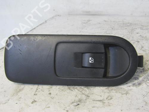 Used Right front window switch RENAULT SCÉNIC II (JM0/1_) [2003-2010]  25068899
