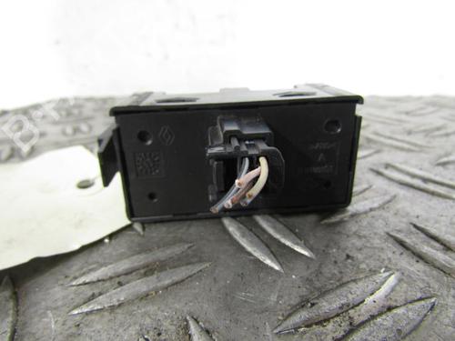 Used Warning switch Warning switch DACIA SANDERO II 1.2 (75 hp) 25091758 25091758