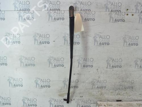 Used Front windshield wiper arm PEUGEOT 407 (6D_) 2.0 HDi 135 (6DRHRH, 6DRHRE, 6DRHRG, 6DRHRJ) (136 hp) 25086911