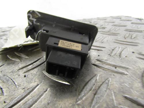 Used Right rear window switch Right rear window switch MITSUBISHI PAJERO II (V3_W, V2_W, V4_W, V5_W) 2.8 TD (V46W, V26W) (125 hp) 25084852 25084852