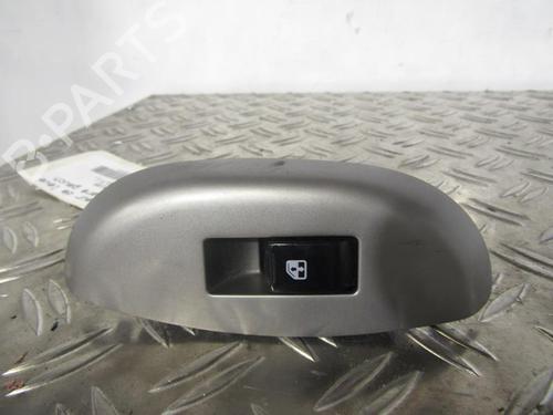 Used Left rear window switch CHEVROLET AVEO / KALOS Hatchback (T200) 1.4 16V (94 hp) 25095982