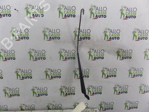Used Front windshield wiper arm PEUGEOT 306 Hatchback (7A, 7C, N3, N5) [1993-2003]  25115038
