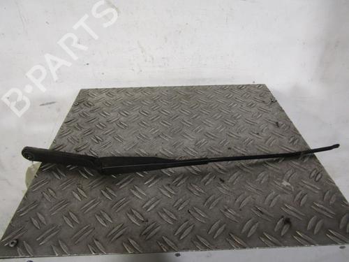 Used Front windshield wiper arm RENAULT CLIO III (BR0/1, CR0/1) 1.2 16V (BR02, BR0J, BR11, CR02, CR0J, CR11) (75 hp) 25091806