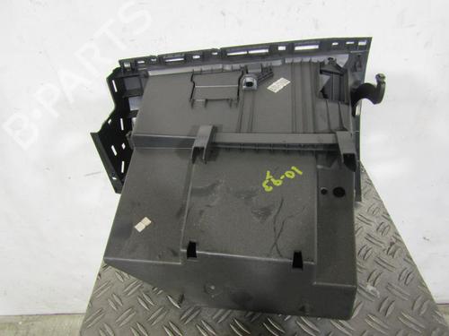 Used Glove box Glove box RENAULT CLIO III Hatchback Van (SB_, SR_) 1.5 dCi (68 hp) 25065737 25065737