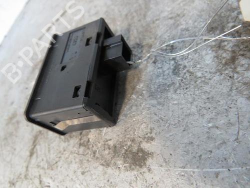 right-rear-window-switch-opel-astra-h-a04-2004-2005-2006-2007-2008-2009-2010-2011-2012-2013-2014-25114358 main image