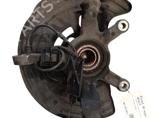 Used Right front steering knuckle MERCEDES-BENZ A-CLASS (W176) A 180 CDI (176.000) (109 hp) 26641904