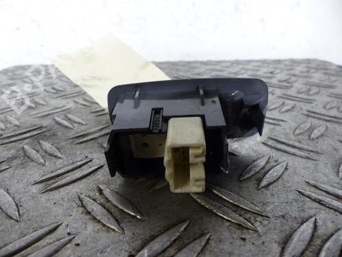 right-rear-window-switch-toyota-rav-4-ii-_a2_-2000-2001-2002-2003-2004-2005-25080265 main image