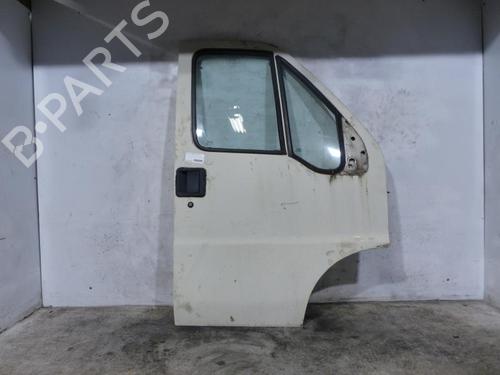 Used Right front door Right front door 25107721 25107721