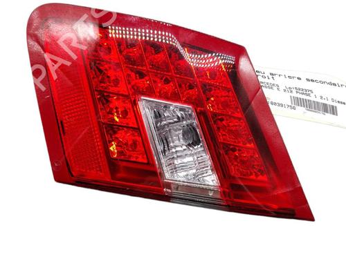right-tailgate-light-mercedes-benz-e-class-convertible-a207-2010-2011-2012-2013-2014-2015-2016-25099942 main image