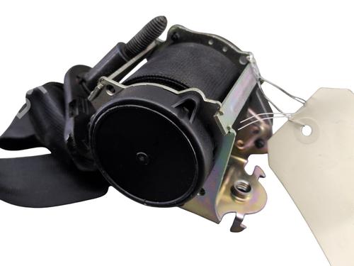 front-right-seatbelt-dacia-sandero-ii-2012-31641745 main image