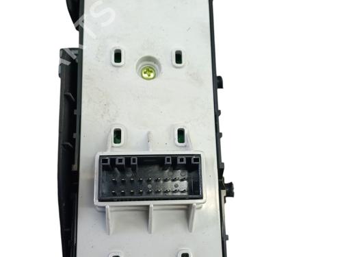 Used Left front window switch Left front window switch KIA STONIC (YB) 1.0 T-GDi (120 hp) 32507204 32507204