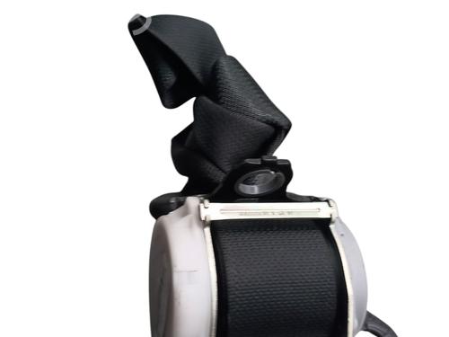 rear-right-seatbelt-toyota-aygo-_b4_-2014-29352294 main image