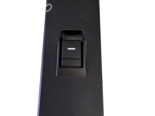 Used Right rear window switch Right rear window switch LAND ROVER RANGE ROVER SPORT I (L320) 2.7 D 4x4 (190 hp) 28046144 28046144