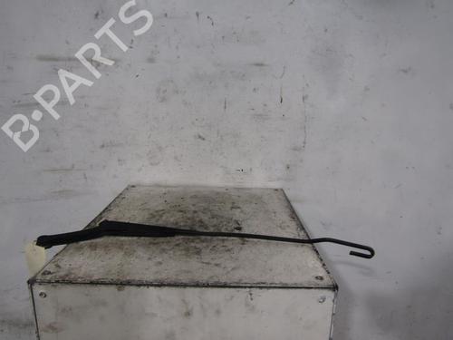 Used Front windshield wiper arm AUDI A4 B5 (8D2) 1.9 TDI (90 hp) 25063624