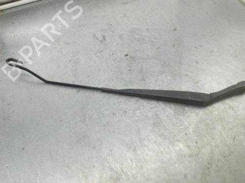Used Front windshield wiper arm NISSAN MICRA III (K12) 1.2 16V (80 hp) 25088463