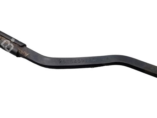 Used Front windshield wiper arm PEUGEOT 1007 (KM_) 1.6 16V (109 hp) 25054487