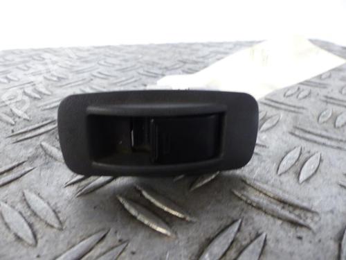 Used Right rear window switch TOYOTA RAV 4 II (_A2_) 2.0 D 4WD (CLA20_, CLA21_, CLA20R, CLA21R) (116 hp) 25080265