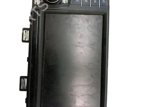 Used Radio VW POLO V (6R1, 6C1) 1.4 TDI (90 hp) 25596150