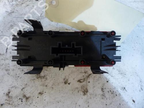 Used Warning switch Warning switch RENAULT MEGANE II Saloon (LM0/1_) [2003-2026] 25067607 25067607