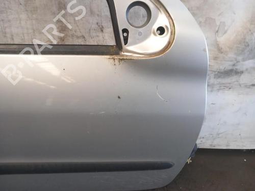 Used Right front door PEUGEOT 206 Hatchback (2A/C) 1.4 i (75 hp) 25101356