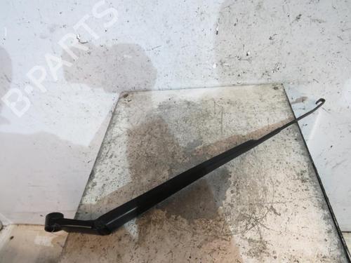 Used Front windshield wiper arm TOYOTA YARIS (_P9_) 1.4 D-4D (NLP90_, NLP90R) (90 hp) 25092232