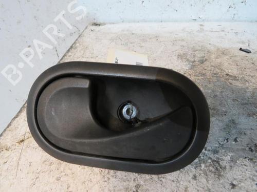 Used Front left interior door handle RENAULT MODUS / GRAND MODUS (F/JP0_) 1.5 dCi (FP0D, JP0D) (82 hp) 25067106