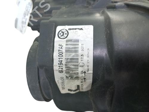 Used Left headlight VW POLO (9N_, 9A_) 1.2 12V (64 hp) 28321455